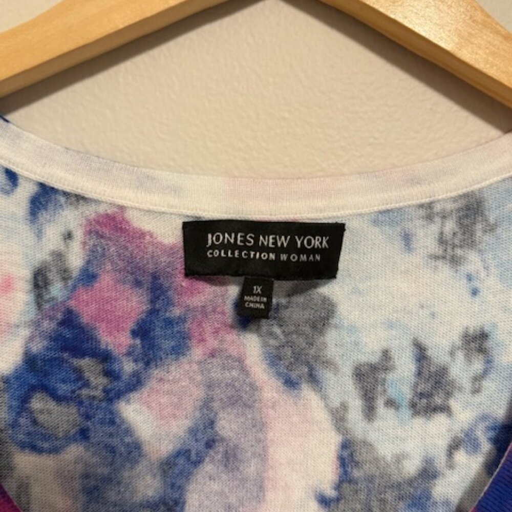 Sleeveless Multi-Color Top - Picture 2 of 3